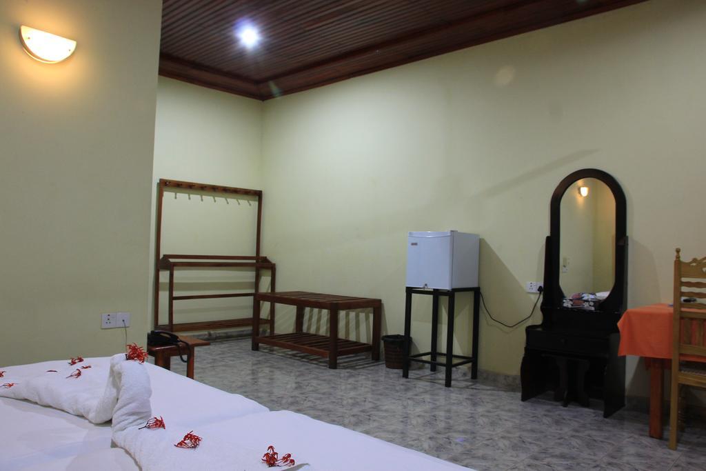 Wila Safari Hotel Tissamaharama Exterior foto